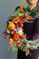 Suzana, jesienny wianek z owocami