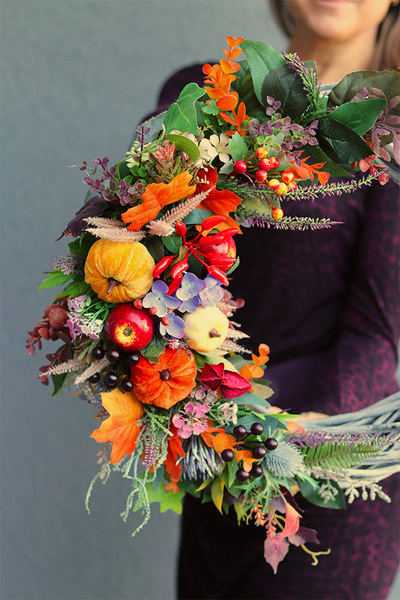 Suzana, jesienny wianek z owocami