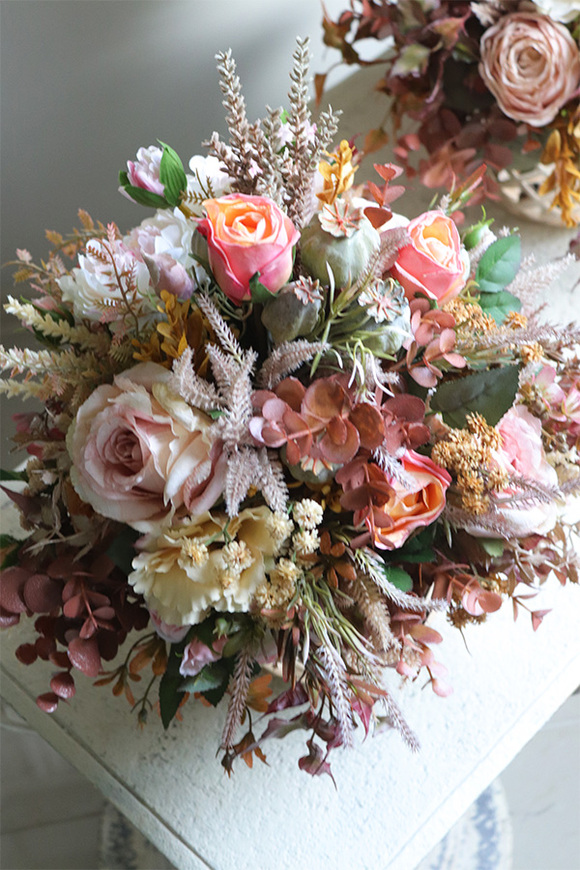 Galicja New, barwna kompozycja w złotej donicy