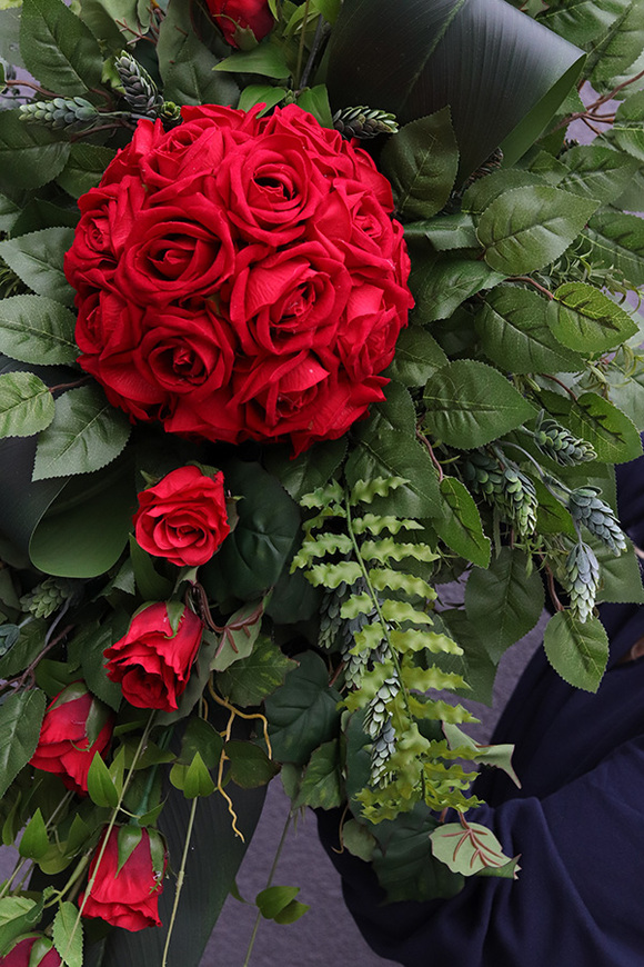 Red Roses, kompozycja nagrobna na podkładzie, wym.27x115x48cm