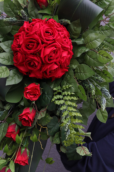 Red Roses, kompozycja nagrobna na podkładzie, wym.27x115x48cm