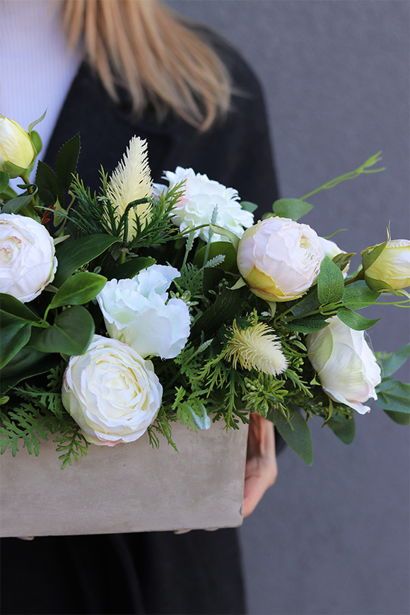 Luizjana Concrete, kompozycja kwiatowa