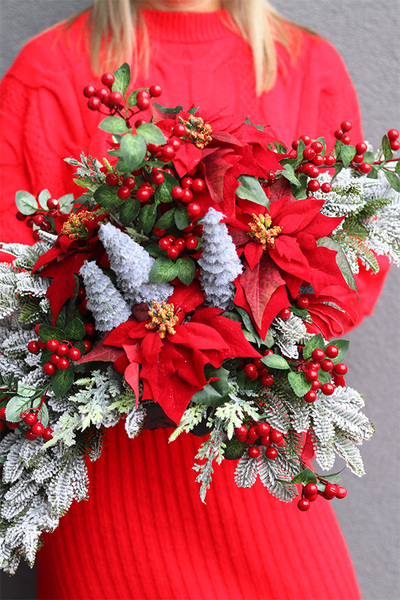 Czerwień Zimowa, świąteczna kompozycja nagrobna w misie