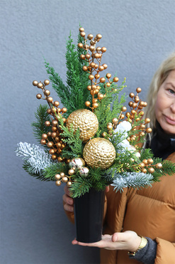 Zima w Złocie, świąteczny bukiet nagrobny we wkładzie, wys.52cm