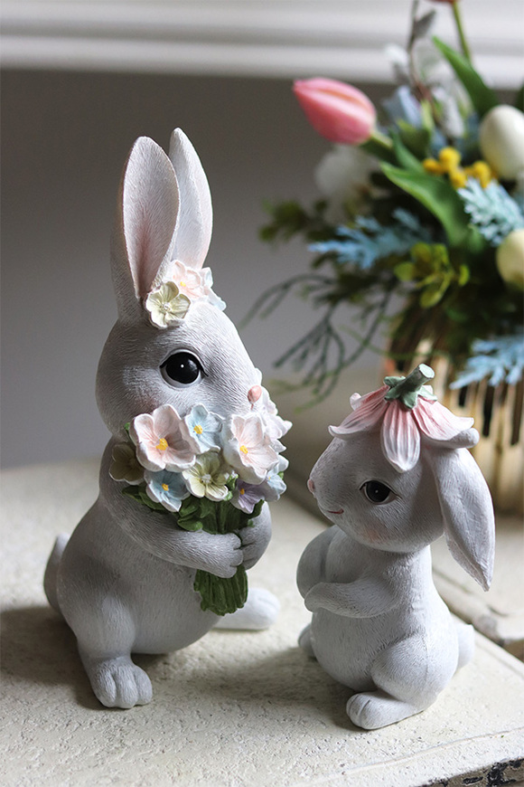 Sweetie Bunny, wielkanocna figurka zajączek, różowy kwiatek
