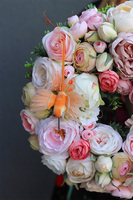 Romance Roses, wianek na drzwi z kolibrem