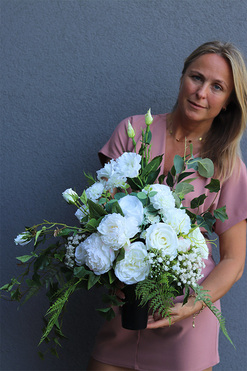 Malano Roses, bukiet nagrobny we wkładzie, dł.56cm