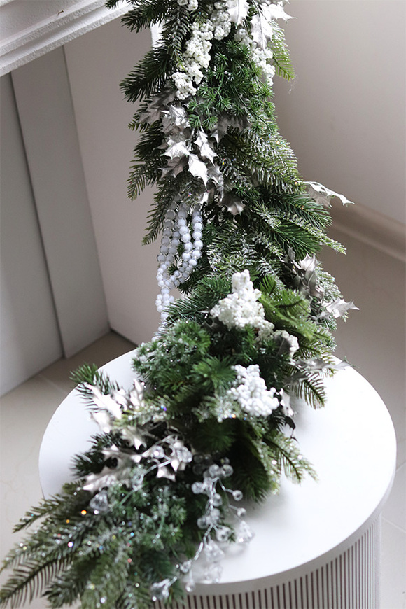 Laluna, zielona girlanda na kominek