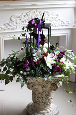 Angelo Garden Fiolet, kompozycja kwiatowa z grafitowym lampionem, wys.60cm