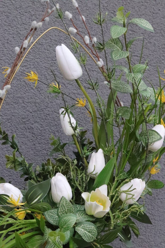 Easter Tulips, wielkanocny bukiet nagrobny we wkładzie