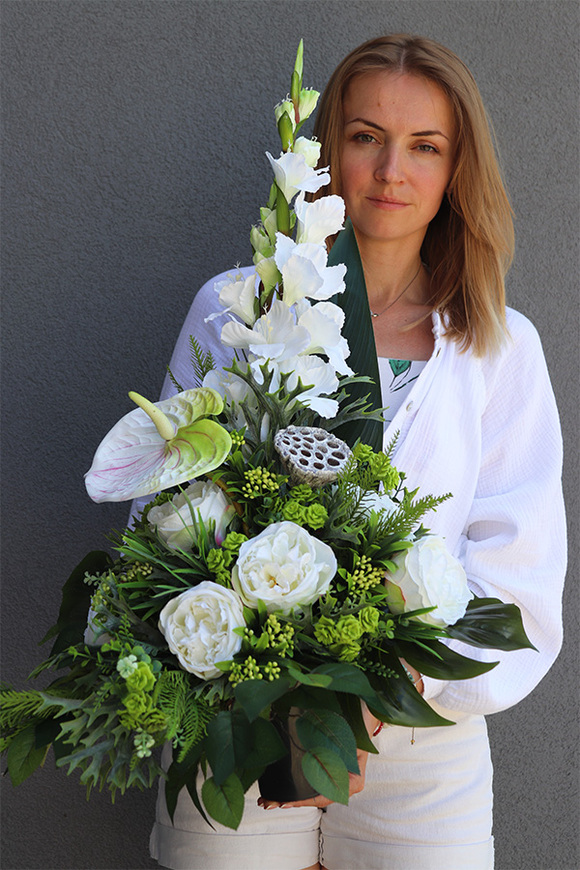 White Fluena, bukiet nagrobny we wkładzie