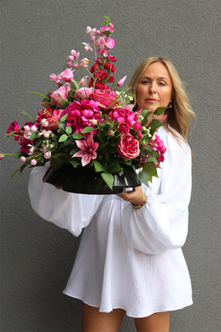 Panalina Pink, kompozycja nagrobna w naczyniu, wym.64x49cm 