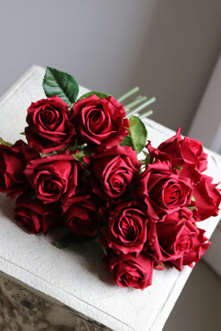 Pasja, bukiet gumowych czerwonych róż, wys.30cm