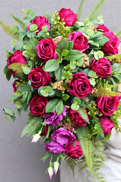 kompozycja nagrobna w drewnianym naczyniu