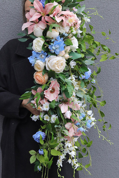 Longia Pastelia, kompozycja kwiatowa na długi stół