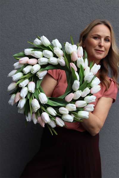 bardzo elegancki wianek z tulipanów, Witaj Wiosno Rich