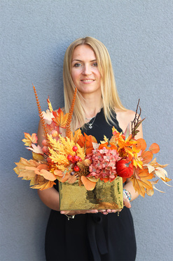 Jesienne Promienie, kompozycja kwiatowa w złotej osłonce, wym.44x50cm