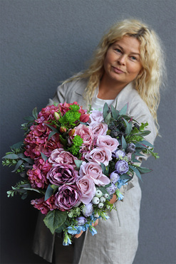 Pink Omnia, nagrobna dekoracja serce w skrzynce, wym.35x53x40cm