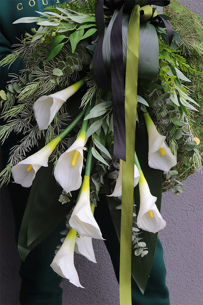 Biel Kalii, elegancki wieniec nagrobny