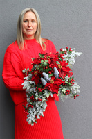 Czerwień Zimowa, świąteczna kompozycja nagrobna w misie