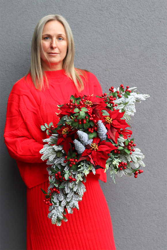 Czerwień Zimowa, świąteczna kompozycja nagrobna w misie