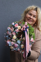 Momena, pastelowy wianek na drzwi