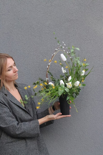 Easter Tulips, wielkanocny bukiet nagrobny we wkładzie