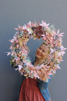 Cristina Boho, duży wianek z kwiatów i sztucznego suszu