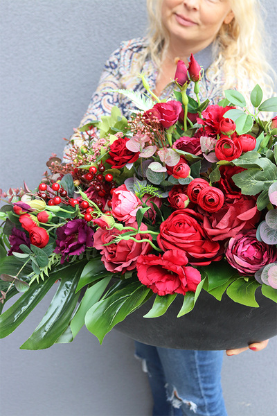 czerwona kompozycja nagrobna, Laos Augustina Redunia, wys.65x105cm 