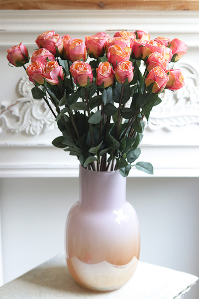 Morello Roses, kompozycja kwiatowa roże w wazonie