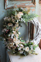Tatiana, asymetryczny wianek na drzwi, śr.45cm 