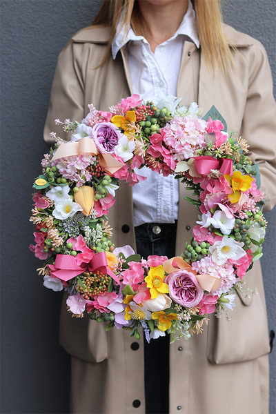 Neretta, kwiatowy wianek na drzwi