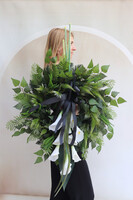 Kalla Isolire, wieniec nagrobny z kaliami