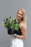 Black Easter, kompozycja z gumowymi tulipanami