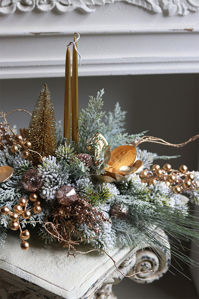 Gold Forest, świąteczny stroik ze świecami na tacce	