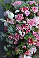 Betrella, okazała wiązanka nagrobna z różami