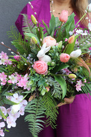 Rożowa Przestrzeń Volcan, kompozycja nagrobna na ciężkiej tacy