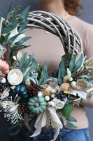 Tosia, asymetryczny jesienny wianek z dyniami