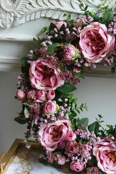 Rosa Aria, piękny kwiatowy wianek na drzwi