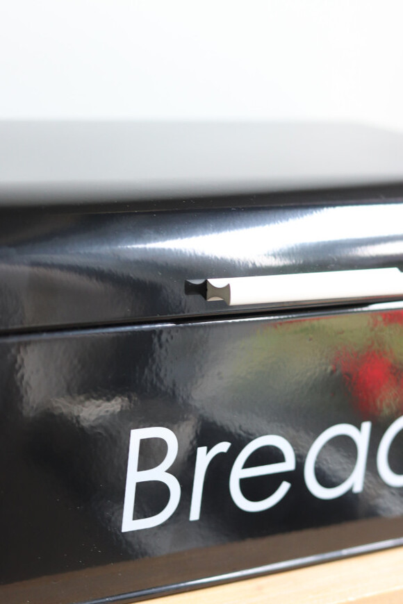 Bread, metalowy chlebak, czarny