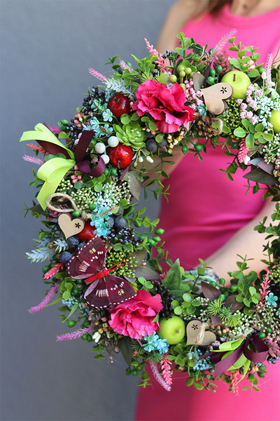 Garden Beauty, dekoracyjny wianek z motylem