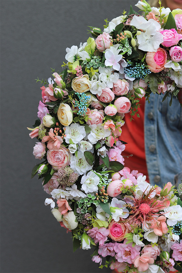 Nelida 2, różowy wianek na drzwi