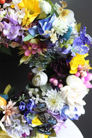 Kwiatowy Miks, wiosenny wianek z motylami