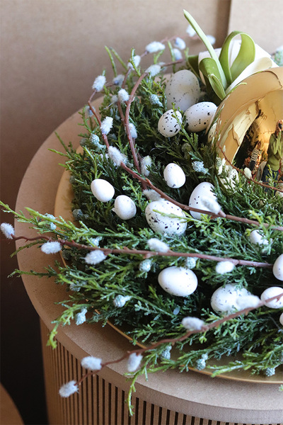 Kreolita, stroik wielkanocny na talerzu z jajem