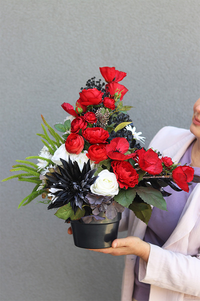 Konfella, kompozycja kwiatowa w donicy