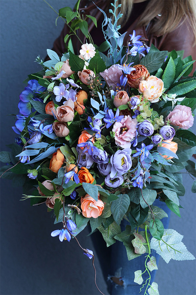 Gerfa, fioletowo-pomarańczowa wiązanka nagrobna na florecie