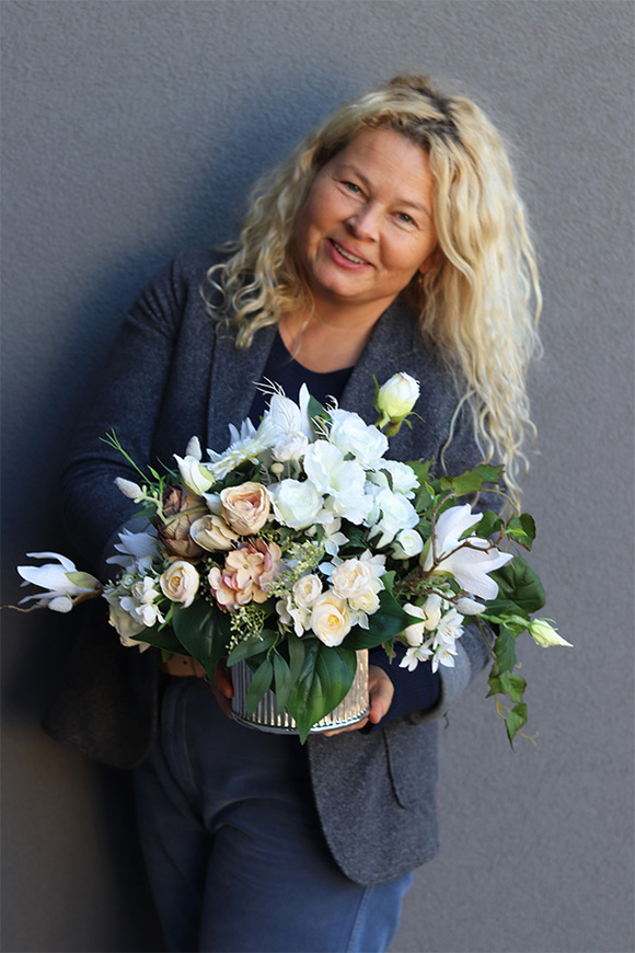 Biel Dekore, kompozycja kwiatowa w naczyniu