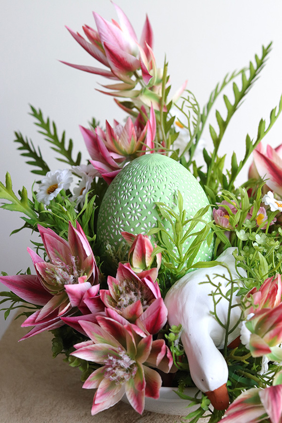 Silly Goose, stroik wielkanocny z jajkiem