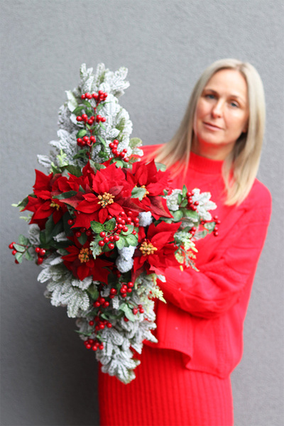 Czerwień Zimowa, świąteczna kompozycja nagrobna w misie