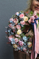 Momena, pastelowy wianek na drzwi